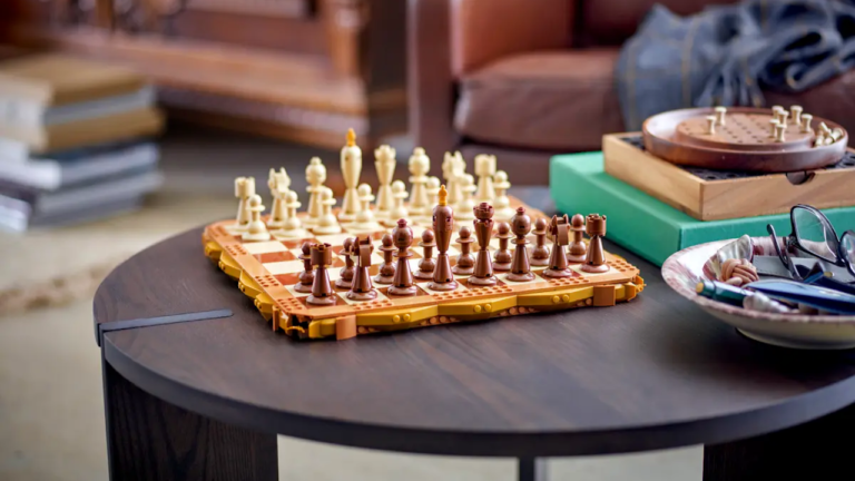 We Build LEGO Traditional Chess Set