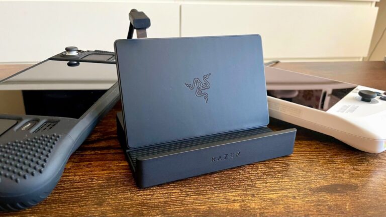 Razer’s Fancy Handheld Dock Works Extremely Well But Carries a Hefty Price Tag