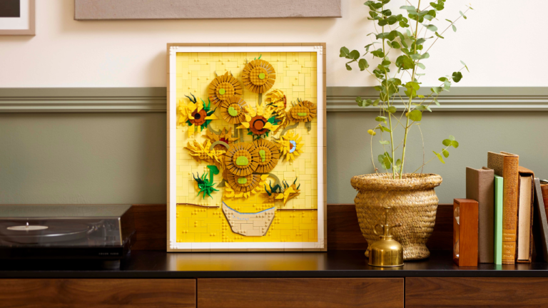 We Build LEGO Vincent van Gogh – Sunflowers, Which Contains a Hidden Surprise for Art Lovers