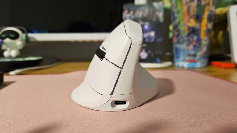 The Keychron M5 Brings Gaming-Level Specs to an Ergonomic Mouse With Varying Success