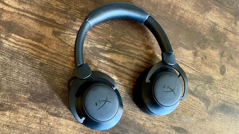 The Low-Profile HyperX Cloud Mix 2 Deftly Blends ‘Gaming Headset’ and ‘Casual Headphones’