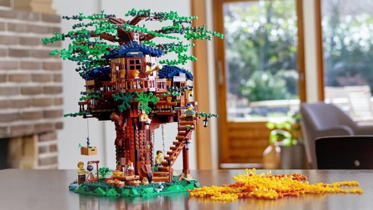 This Is Your Last Chance to Save 30% Off the Already Discontinued LEGO Ideas Tree House 21318