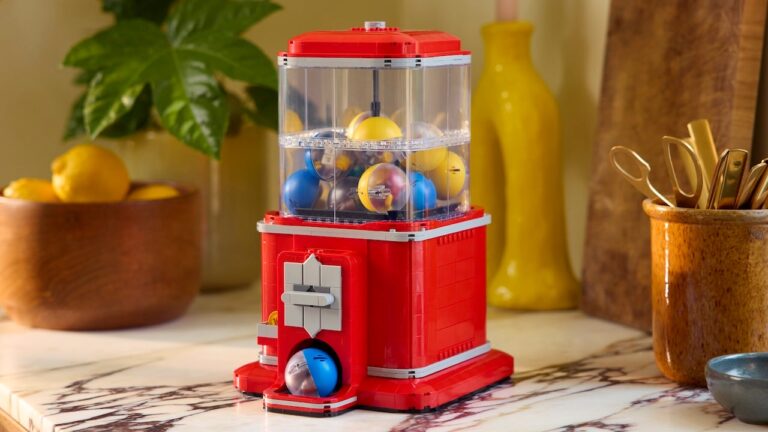 We Build LEGO Minifigure Vending Machine, a Working Toy Delivery System