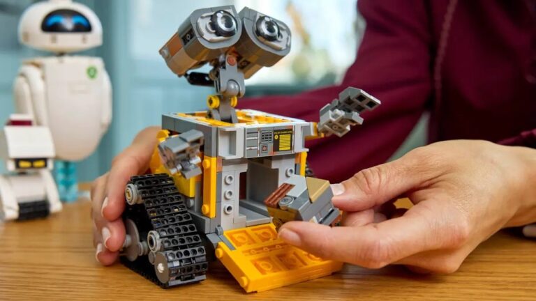 LEGO’s Upcoming Wall-E and EVE Set Is a Great Pick-Up for Pixar Fans