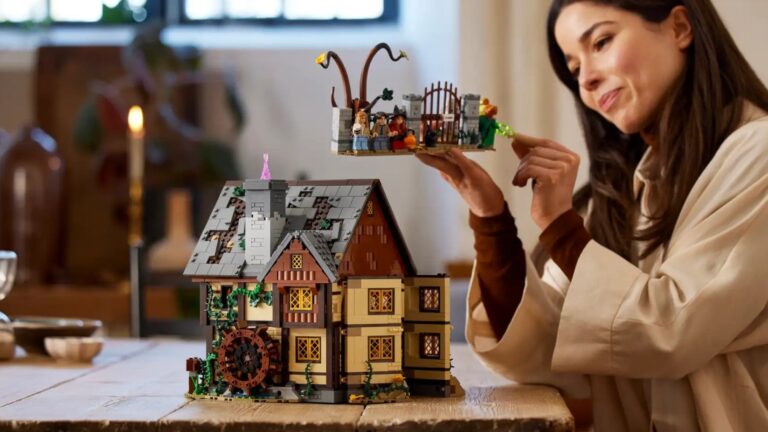 The Only Hocus Pocus LEGO Set Just Got Its First Big Discount at Amazon