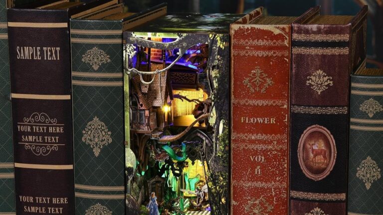 Amazon’s Book Nook Deals Are an Awesome Gift Idea for Black Friday