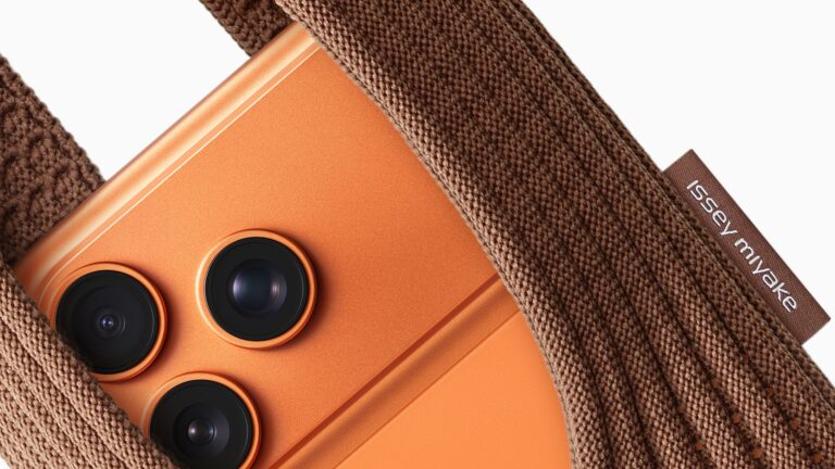 Apple Announces iPhone Pocket: A Phone Cocoon You Can Dangle From Your Shoulder