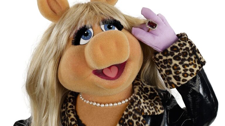 Miss Piggy Gets a New Movie From Jennifer Lawrence, Emma Stone, Cole Escola