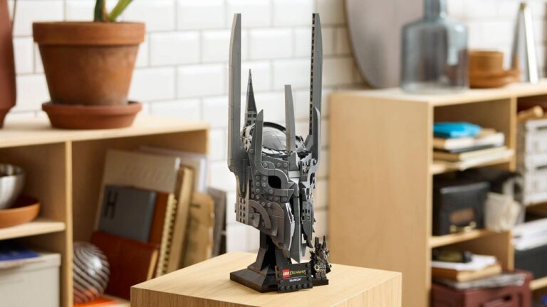 We Build LEGO The Lord of the Rings: Sauron’s Helmet, a Menacing Display Piece