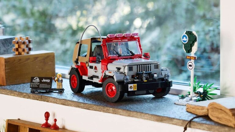 We Build LEGO Jurassic Park Jeep Wrangler, the Most Intricate Set I’ve Ever Built