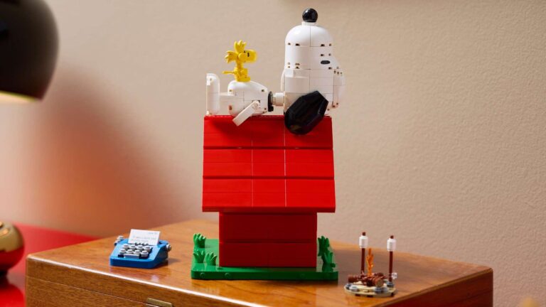 We Build LEGO Ideas Peanuts: Snoopy’s Doghouse, a True Joy for Fans of This Beloved Beagle and Bird